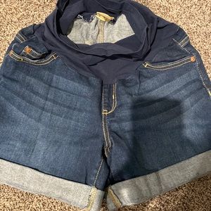 Maternity shorts